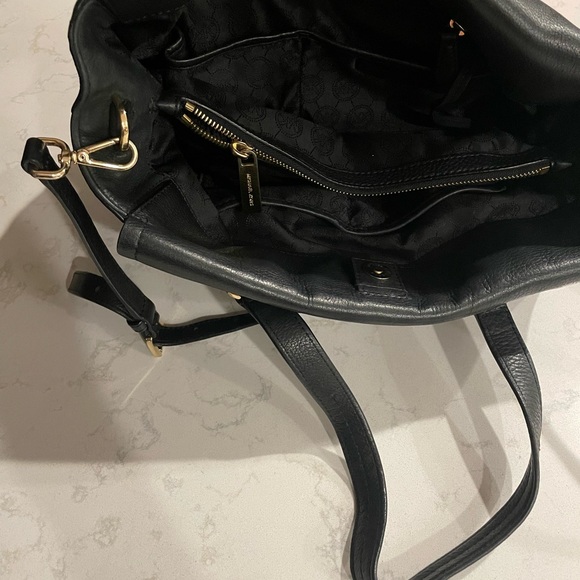 Michael Kors Mackenzie Large Tote - Picture 5 of 6